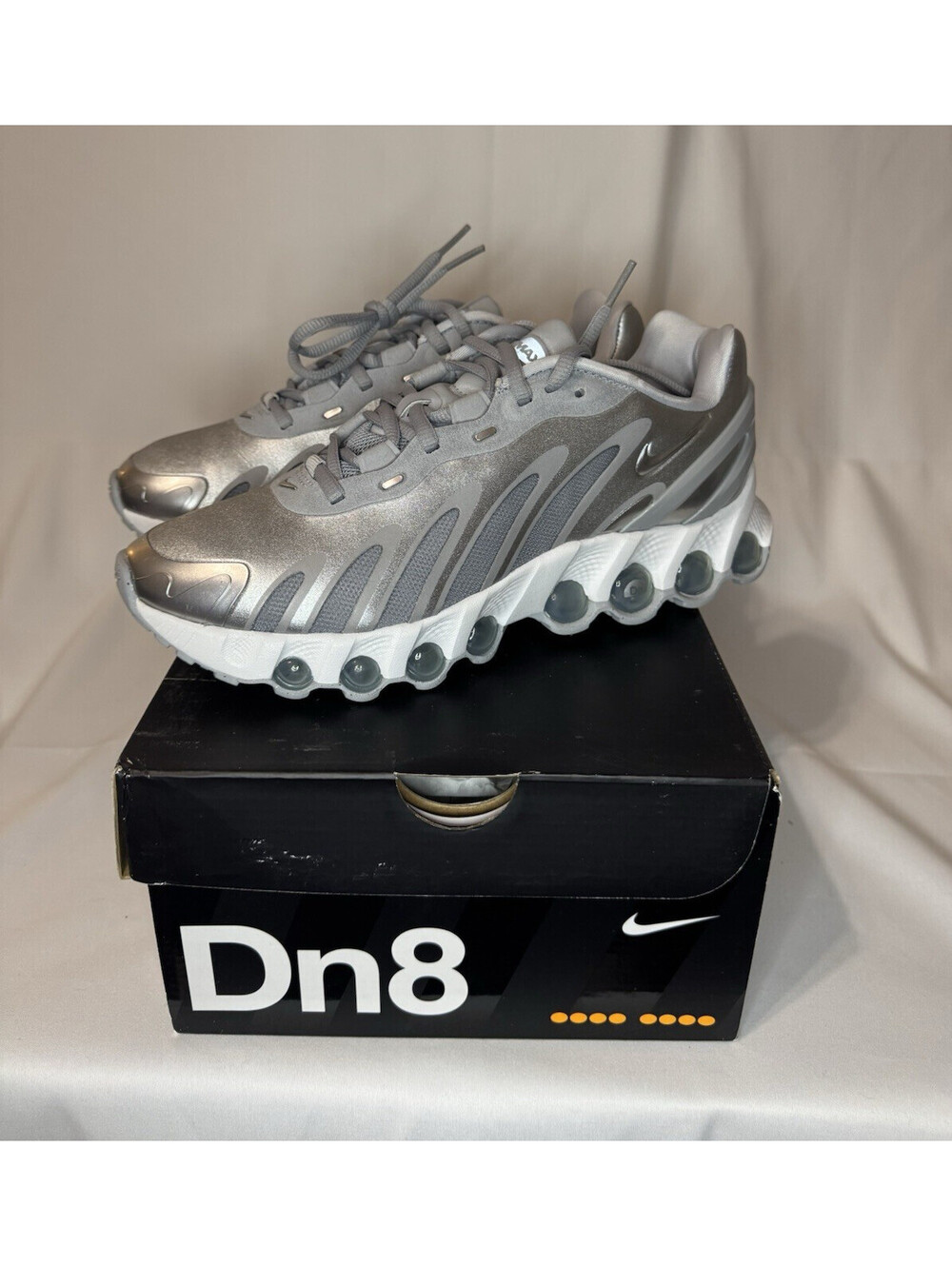 Nike Air Max Dn8 Metallic Silver Wolf Grey White Women’s Size 7.5 Shoes NIB